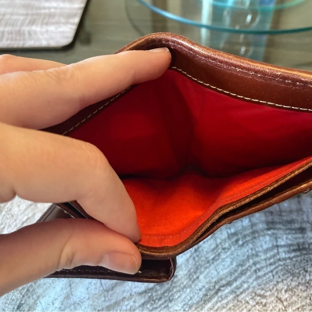 Dooney & Bourke elegant leather